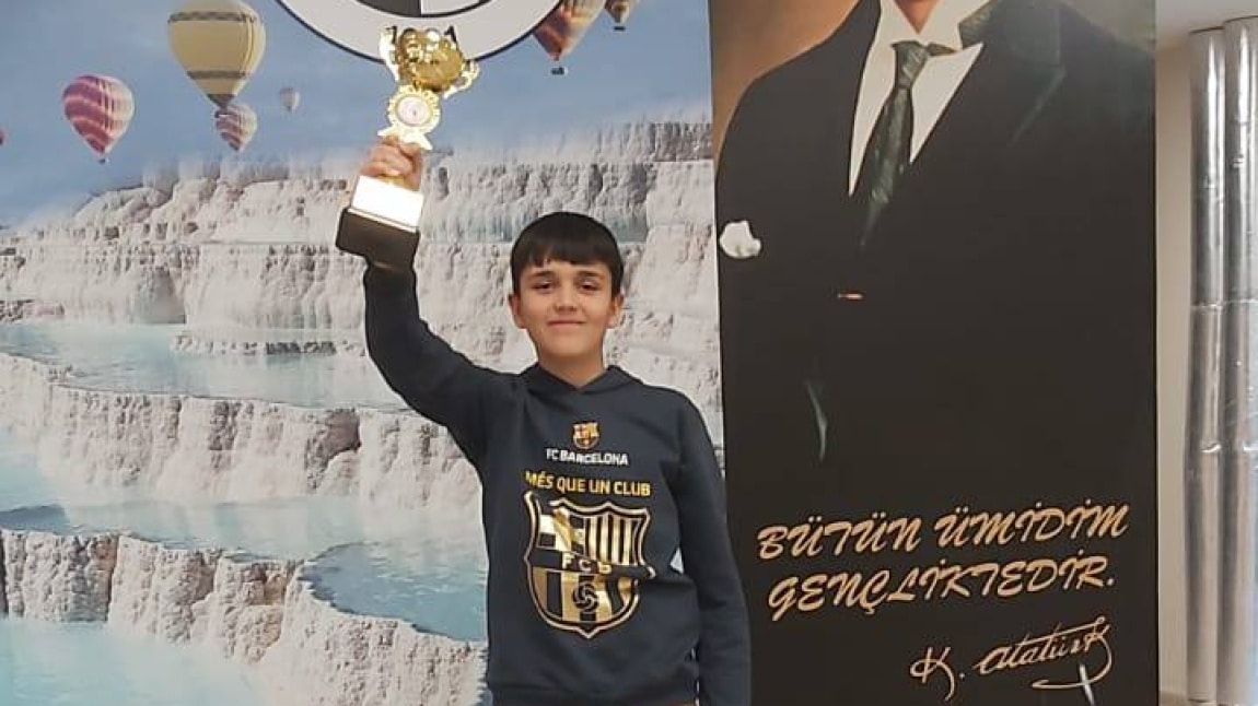  Öğrencimiz Mehmet Yağız YİĞİT, Strançta İl 3. lük kupasını kazanarak ilçemize dönmüştür